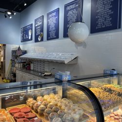 Mike's Pastry