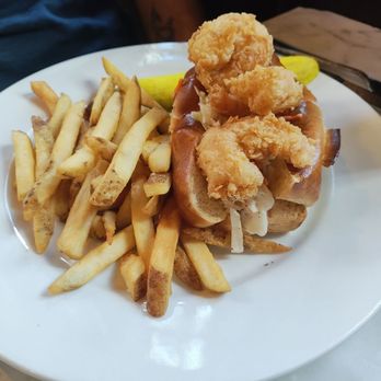 Mama's on the Half Shell - Po' Boy (Shrimp) - Bars Near Me - Baltimore, Maryland