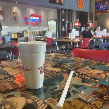 Fuddruckers - Restaurant - American Near Me - Norfolk, Virginia Fuddruckers - Restaurant - American Near Me - Norfolk, Virginia