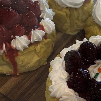 Fluffy Fluffy - Pastries - Cafes Near Me - Schaumburg, Illinois