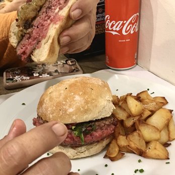 Foc i Oli - La Hambuguesa - Sandwiches Near Me - Barcelona, B Foc i Oli - La Hambuguesa - Sandwiches Near Me - Barcelona, B