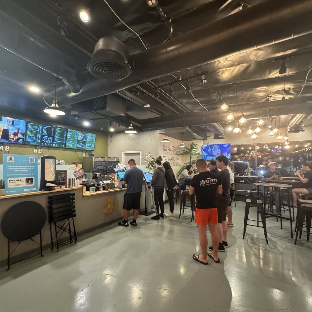BoBaPOP Tea Bar - Indoors, lots of seating and bathroom available! - Coffee & Tea Near Me - San Gabriel, California