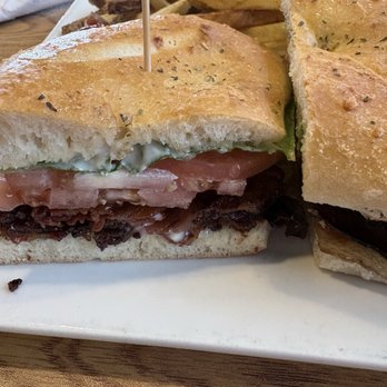 Vermont Tap House - Classic BLT applewood bacon, lettuce, tomato and Mayo - Pizza Near Me - Rutland, Vermont