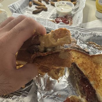 Rich's Famous Burgers - Sullivan - Peanut butter and Jam Burger - American Near Me - Sullivan, Missouri Rich's Famous Burgers - Sullivan - Peanut butter and Jam Burger - American Near Me - Sullivan, Missouri