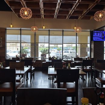 Street's Fine Chicken - Indoor Seating - Chicken Shop Near Me - Dallas, Texas