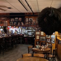 Ole's Big Game Steakhouse & Lounge - Dining area