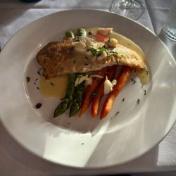 The Seiler Bar - Grilled fish with asparagus and carrots at the Seiler Bar