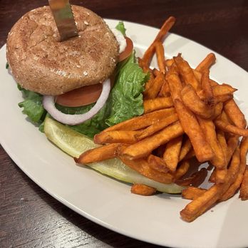 The Chicago Diner, Lakeview - Spicy Crispy Chicken with sweet potato fries - Comfort Food Near Me - Chicago, Illinois The Chicago Diner, Lakeview - Spicy Crispy Chicken with sweet potato fries - Comfort Food Near Me - Chicago, Illinois