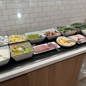 Torrance Marriott Redondo Beach - Premier lounge breakfast - Hotels Near Me - Torrance, California Torrance Marriott Redondo Beach - Premier lounge breakfast - Hotels Near Me - Torrance, California