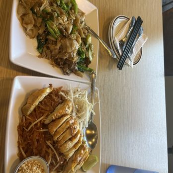 Charm Siam Restaurant - Pad See Ew & Pad Thai - Noodles Near Me - Long Beach, California Charm Siam Restaurant - Pad See Ew & Pad Thai - Noodles Near Me - Long Beach, California