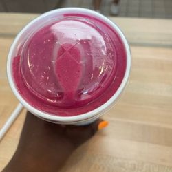 Dragonfruit Smoothie | IG @kurlykonnoisseur