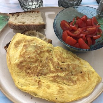 Casa e Bottega - Mozzarella stuffed omelet with cherry tomato salad - Gluten-Free Near Me - Positano, SA
