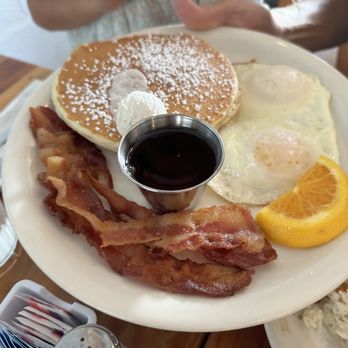 Moke’s Bread And Breakfast - Sunrise Breakfast - Breakfast & Brunch Near Me - Honolulu, Hawaii Moke’s Bread And Breakfast - Sunrise Breakfast - Breakfast & Brunch Near Me - Honolulu, Hawaii