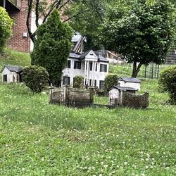 Miniature Graceland