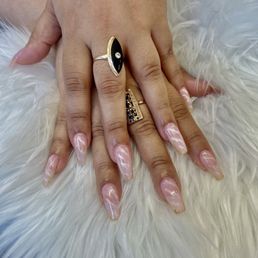 Cutest marble nails.