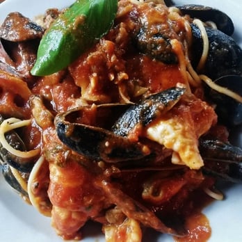 Spago Trattoria E Pizzeria - Spaghetti Pescatore - Italian Near Me - Windsor, Ontario Spago Trattoria E Pizzeria - Spaghetti Pescatore - Italian Near Me - Windsor, Ontario