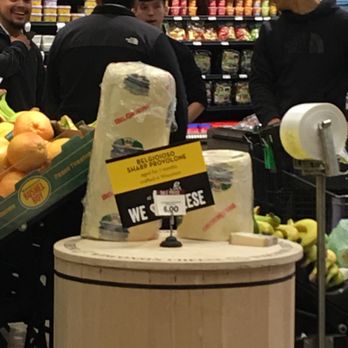 Mariano's - I have to self check out myself while these four stooges stand around doing nothing. - Grocery Near Me - Elmhurst, Illinois