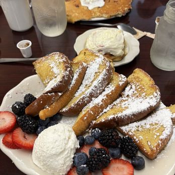 Be Wiched - French toast, cinnamon roll - Breakfast & Brunch Near Me - Martinsville, Virginia
