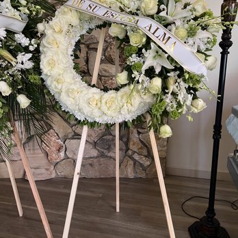 Lazaro Flowers - Wreath - Florists Near Me - Los Angeles, California Lazaro Flowers - Wreath - Florists Near Me - Los Angeles, California