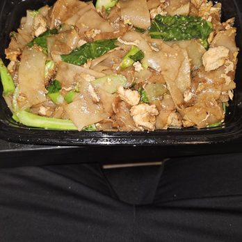 Cancoon Thai Restaurant - Pad se ew - Thai Near Me - Bellflower, California