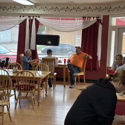 Village Square of Fountain - Dining area.