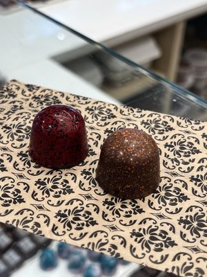 Exquisito Chocolates by null