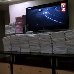 JinPoint Beauty Salon - TV and lots of towels!