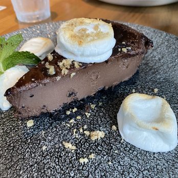 Earls Kitchen + Bar - New American Near Me - Miami, Florida Earls Kitchen + Bar - New American Near Me - Miami, Florida