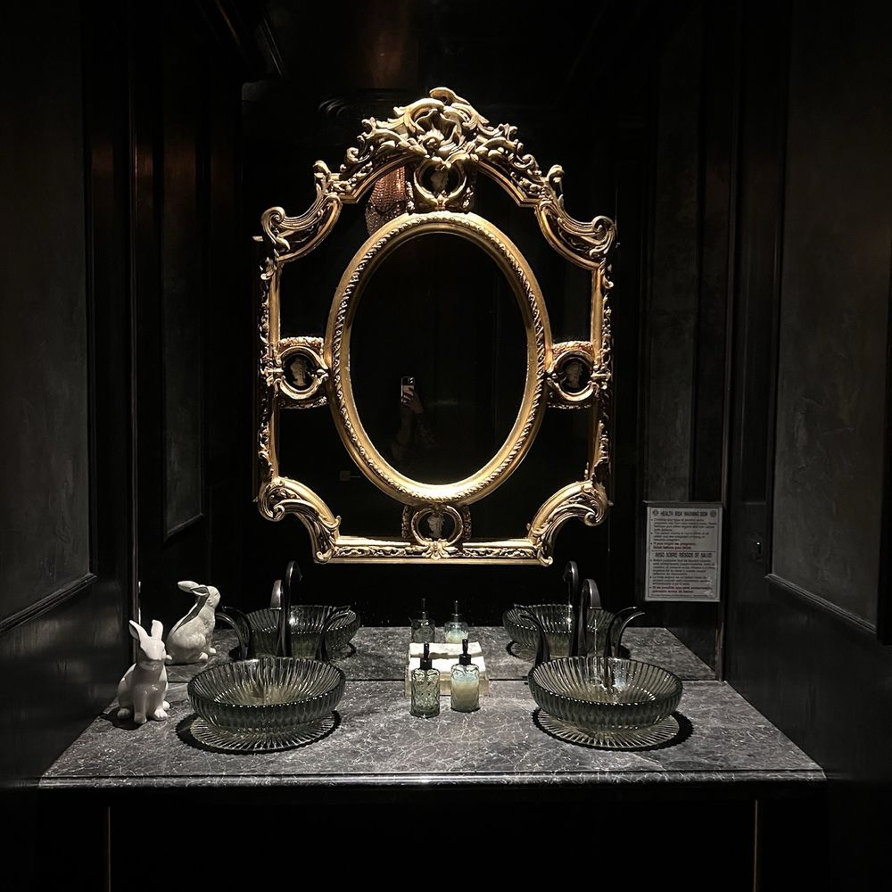 Turner's Cut - Beautiful powder room - Cocktail Bars Near Me - Houston, Texas