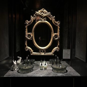 Turner's Cut - Beautiful powder room - Cocktail Bars Near Me - Houston, Texas Turner's Cut - Beautiful powder room - Cocktail Bars Near Me - Houston, Texas