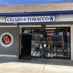 Cigars Tobacco Hut - Outside view