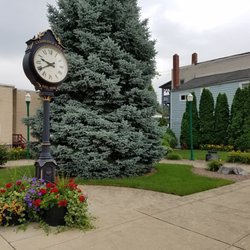Cambridge City Park - Well groomed park on US40