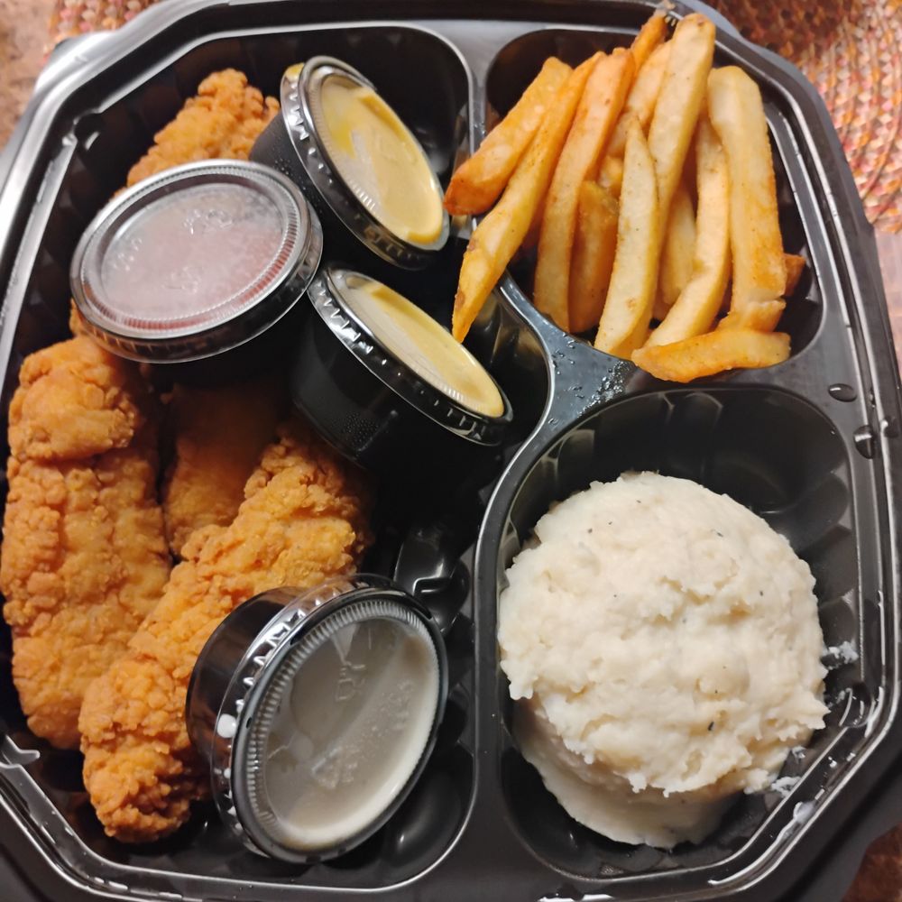 4 half cooked chicken tenders. Ordered 2 of these meals. Thís is how they send 93 dollars of food to there customers 4 half cooked chicken tenders. Ordered 2 of these meals. Thís is how they send 93 dollars of food to there customers