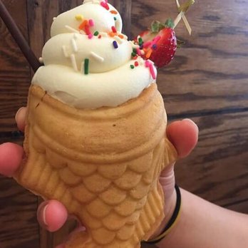 Cocohodo Carrollton - The ice cream was so disappointing. The cone was decent. We're talking icy machine ice cream. I expected something more soft and creamy - Desserts Near Me - Carrollton, Texas