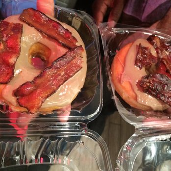 Do-Rite Donuts & Chicken - Maple bacon donut - Donuts Near Me - Chicago, Illinois