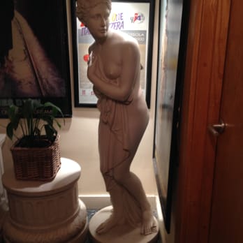 Montpeliano Restaurant - En route to the restroom downstairs - Italian Near Me - London, XGL Montpeliano Restaurant - En route to the restroom downstairs - Italian Near Me - London, XGL