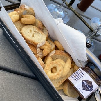 Sparkling Pointe - Bread and crackers - Wineries Near Me - Southold, New York