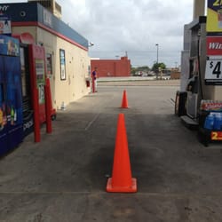 Murphy USA - What's the use of having this pump if the clerks always close it?!