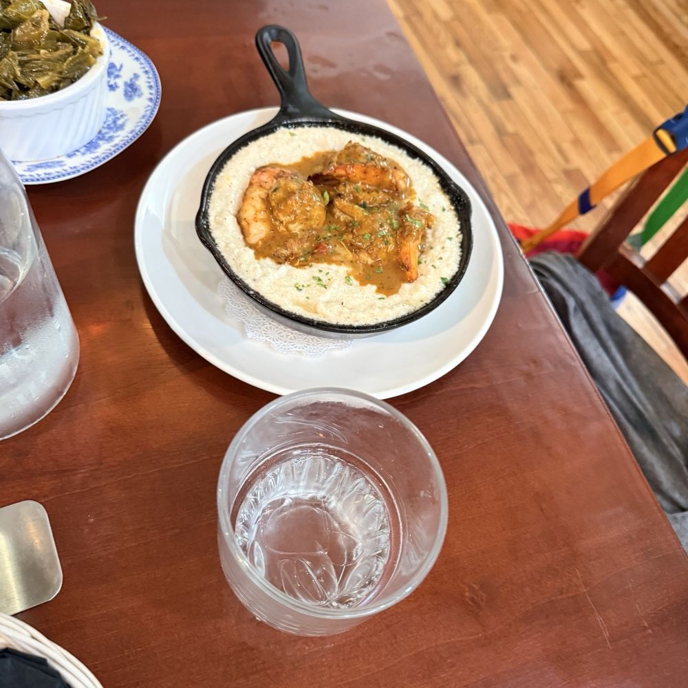 Luella's Southern Kitchen - Shrimp and Grits - Southern Near Me - Chicago, Illinois Luella's Southern Kitchen - Shrimp and Grits - Southern Near Me - Chicago, Illinois