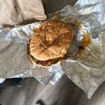 Main St Dairy Freeze - Backwood Bacon Burger - Ice Cream & Frozen Yogurt Near Me - Sumner, Washington