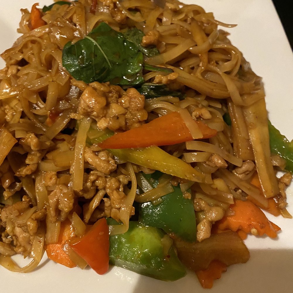 Bee's Thai Cuisine - Drunken noodles - Thai Near Me - Providence, Rhode Island