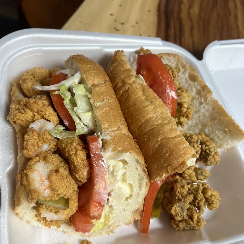 Boutte's Bayou Restaurant - Shrimp and oysters PoBoy - Cajun/Creole Near Me - Lafitte, Louisiana
