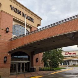 Eden Prairie Center - Von Maur entrance
