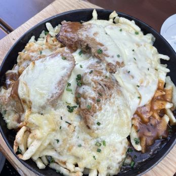 Spinnrädl - Pork and Spätzle with gravy and cheese - Bars Near Me - Kaiserslautern, RP Spinnrädl - Pork and Spätzle with gravy and cheese - Bars Near Me - Kaiserslautern, RP