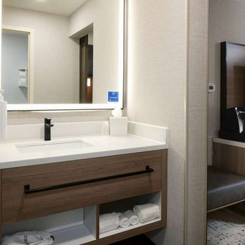 Hampton Inn Newark Airport - Guest room - Hotels Near Me - Newark, New Jersey Hampton Inn Newark Airport - Guest room - Hotels Near Me - Newark, New Jersey