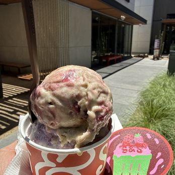 Salt & Straw - Raspberry Marzipan Princess Cake (v), - Ice Cream & Frozen Yogurt Near Me - Las Vegas, Nevada Salt & Straw - Raspberry Marzipan Princess Cake (v), - Ice Cream & Frozen Yogurt Near Me - Las Vegas, Nevada