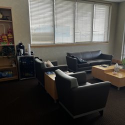 Hopkinsville - Christian County Airport - Very comfortable pilot lounge.