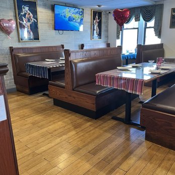 Aroy Thai Garden - Inside - Thai Near Me - Middletown, Connecticut