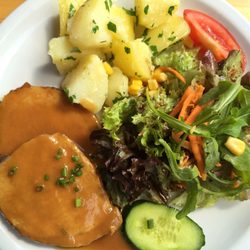 Café Transit - Schweinebraten mit Petersilie-Kartoffeln und Salat für 7,70€