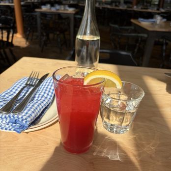 McKiernan - Raspberry lemonade - Breakfast & Brunch Near Me - Montreal, Quebec McKiernan - Raspberry lemonade - Breakfast & Brunch Near Me - Montreal, Quebec